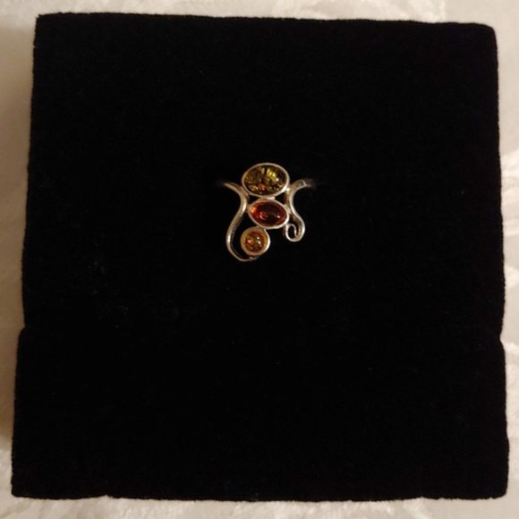 Amber and Sterling Silver Sculptured Ring - Picture 2 of 7